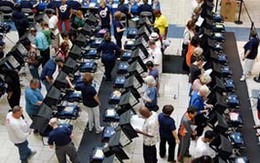 Bầu cử Mỹ và nỗi lo bỏ phiếu qua máy